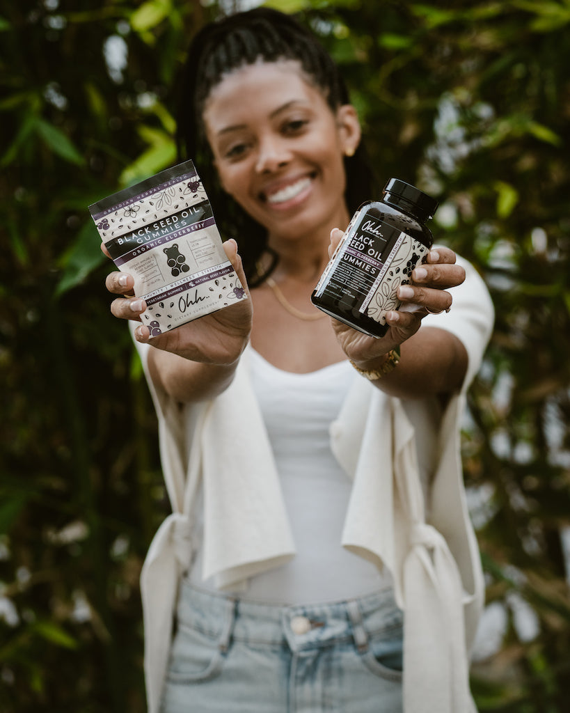 Black seed oil elderberry gummies box contains a bottle with 90 gummies and a pouch with 15 gummies